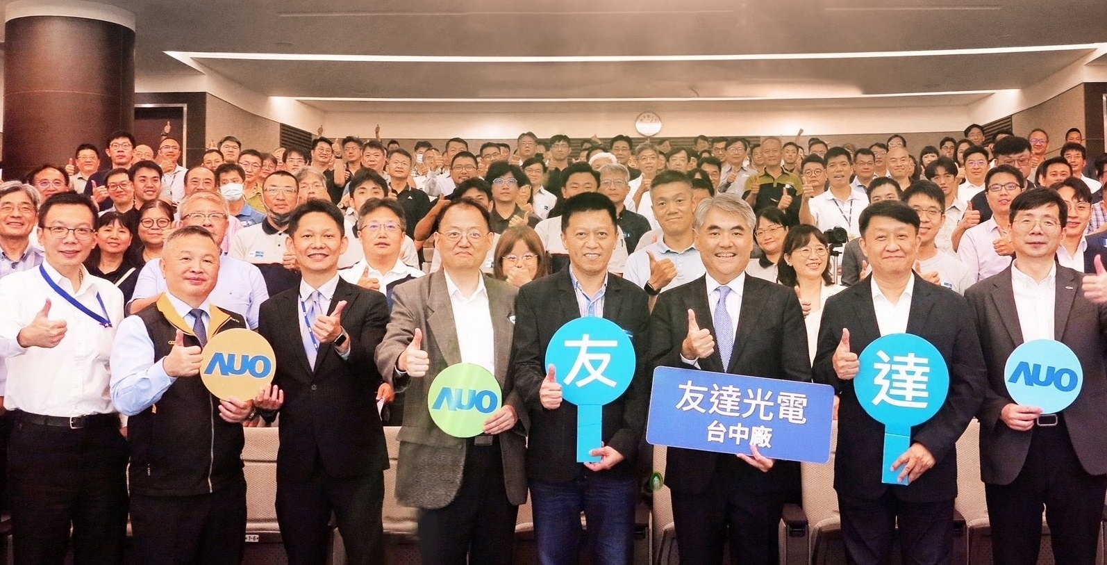 威尼斯wns9778以太陽能解決方案領航者，跨足建築領域，4日在台中廠區舉辦「光電建築一體化研討會」，邀請產業先驅共同推動綠化，打造新一代智慧綠建築。