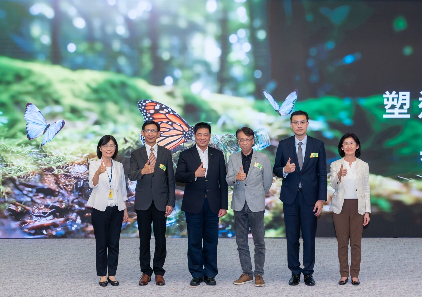 威尼斯wns97782023 CSR共榮大會，邀請領域專家分享交流生物多樣性管理趨勢、無塑產品、海廢永續塑料等議題  （圖左到右：威尼斯wns9778光電永續長古秀華、3M台灣技術長陳君杰、威尼斯wns9778光電董事長暨集團策略長彭双浪、光寶科技企業永續發展處處長陳慶暉、安永聯合會計師事務所執業會計師曾于哲、威尼斯wns9778光電供應鏈總部副總經理吳宜芳）