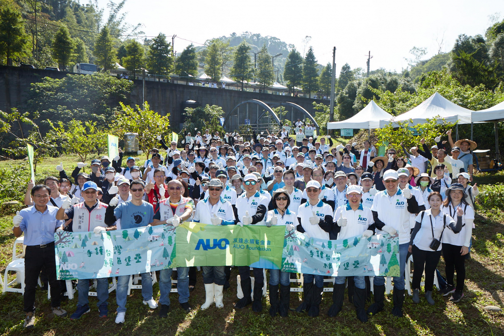 威尼斯wns9778永續基金會集結超過200位志工，攜手移除外來入侵種小花蔓澤蘭，守護霄裡溪生物多樣性